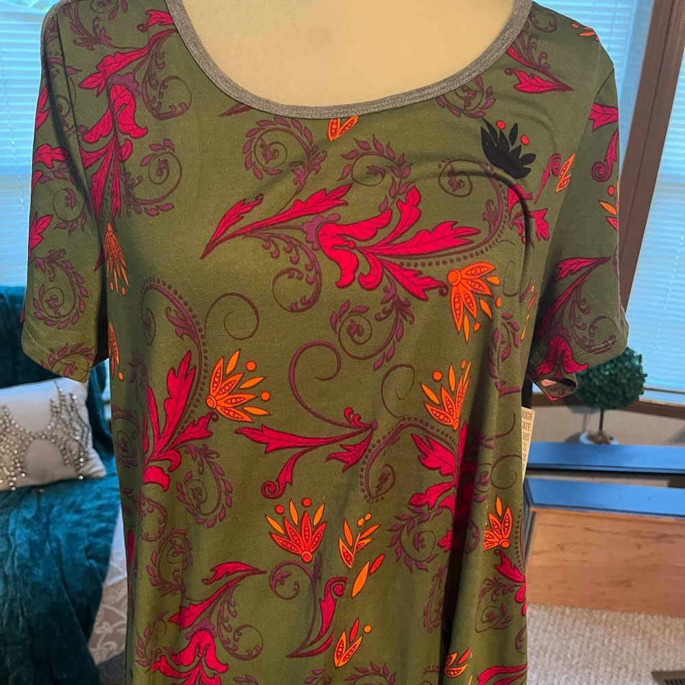 LulaRoe Classic T Blouse